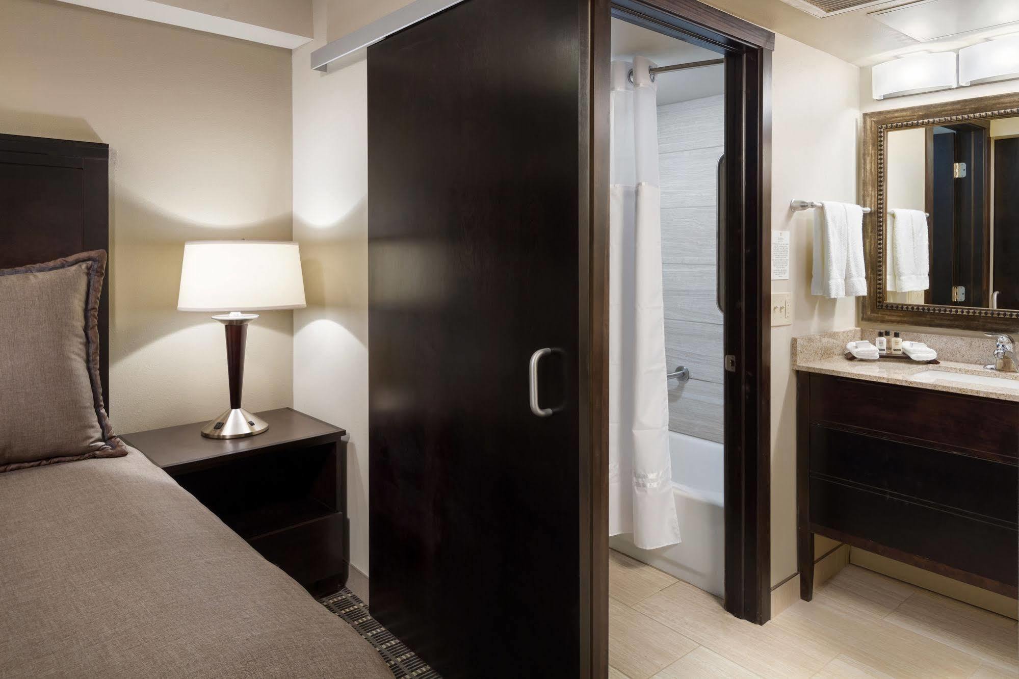 Aspen Select Hotel Рочестър Екстериор снимка